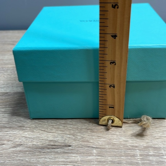 Tiffany & Co. Blue Box with White Ribbon - Picture 11 of 12